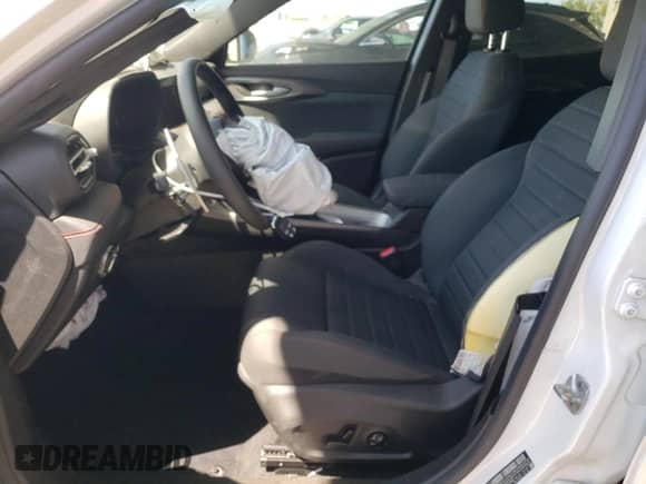 ✅ 2024 Dodge Hornet R/T • VIN: ZACPDFCW6R3A31502 • Lot: 69241235. Wystawiony na Copart z przebiegiem 33 168 mil mil. Skorzystaj z bezpłatnego archiwum sprzedaży aukcyjnych z USA i zobacz szczegółowy raport historii pojazdu na DreamBid. Zdjęcie 7.