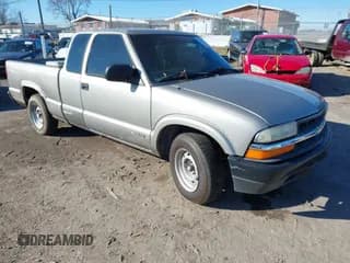 ✅ 2002 Chevrolet S-10 Fleet • VIN: 1GCCS195328107852 • Лот: 41361370. Опубликован ранее на IAAI с пробегом Не указан. Бесплатный доступ к архиву аукционных продаж из США и подробный отчёт об истории автомобиля на DreamBid. Изображение 1.