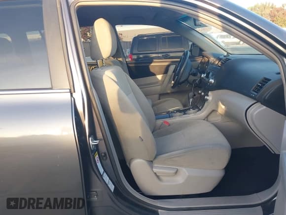 ✅ 2012 Toyota Highlander SE • VIN: 5TDBK3EH1CS172865 • Lot: 43763952. Wystawiony na IAAI z przebiegiem 139 722 mil. Bezpłatny archiwum sprzedaży aukcyjnych z USA i szczegółowy raport historii pojazdu na DreamBid. Zdjęcie 5.