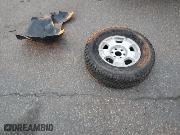 ✅ 2011 Chevrolet Silverado 1500 LT • VIN: 1GCRKSE3XBZ441598 • Лот: 91514345. Опубликован ранее на Copart с пробегом 211 388 миль. Бесплатный доступ к архиву аукционных продаж из США и подробный отчёт об истории автомобиля на DreamBid. Изображение 12.