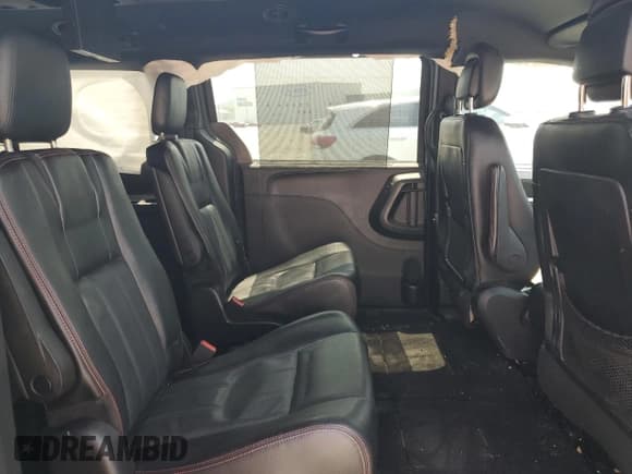 ✅ 2019 Dodge Grand Caravan GT • VIN: 2C4RDGEG5KR743319 • Лот: 71789795. Опубликован ранее на Copart с пробегом 328 050 миль. Бесплатный доступ к архиву аукционных продаж из США и подробный отчёт об истории автомобиля на DreamBid. Изображение 11.