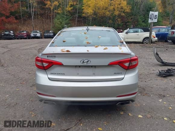 2015 Hyundai Sonata Limited z VIN 5NPE34AF1FH022124, wystawiony jako IAAI lot #43488483 z przebiegiem 122 173 mil mil oraz . Historia ofert i sprzedaży dostępna na DreamBid. Obrazek 16.