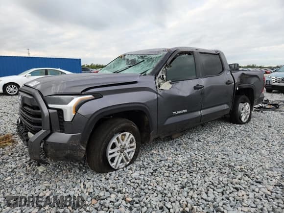 ✅ 2025 Toyota Tundra SR5 • VIN: 5TFLA5DBXSX257373 • Lot: 90027875. Wystawiony na Copart z przebiegiem 25 883 mil. Bezpłatny archiwum sprzedaży aukcyjnych z USA i szczegółowy raport historii pojazdu na DreamBid. Zdjęcie 1.