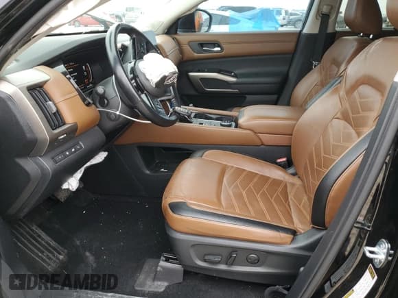 ✅ 2022 Nissan Pathfinder Platinum • VIN: 5N1DR3DK3NC223669 • Lot: 48204285. Wystawiony na Copart z przebiegiem 67 011 mil. Bezpłatny archiwum sprzedaży aukcyjnych z USA i szczegółowy raport historii pojazdu na DreamBid. Zdjęcie 7.