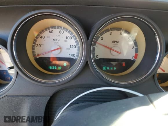 ✅ 2010 Dodge Challenger SE • VIN: 2B3CJ4DV8AH103317 • Lot: 42911135. Wystawiony na Copart z przebiegiem 163 618 mil. Bezpłatny archiwum sprzedaży aukcyjnych z USA i szczegółowy raport historii pojazdu na DreamBid. Zdjęcie 9.