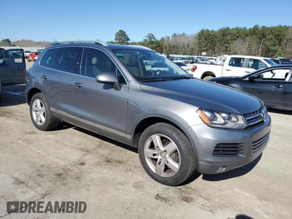 ✅ 2013 Volkswagen Touareg Exec • VIN: WVGEF9BP8DD010465 • Lot: 48802075. Listed on Copart with 149,491 mi. Free auction sales archive from the USA and detailed vehicle history report at DreamBid. Image 4.