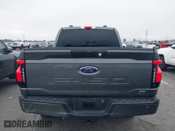 ✅ 2023 Ford F-150 Lightning Pro • VIN: 1FTVW1EL8PWG48559 • Лот: 42033123. Опубликован ранее на IAAI с пробегом 8 845 миль. Бесплатный доступ к архиву аукционных продаж из США и подробный отчёт об истории автомобиля на DreamBid. Изображение 16.