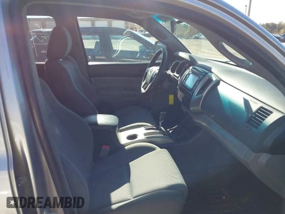 ✅ 2015 Toyota Tacoma • VIN: 3TMLU4EN4FM170526 • Lot: 43595642. Listed on IAAI with 166,471 mi. Free auction sales archive from the USA and detailed vehicle history report at DreamBid. Image 5.