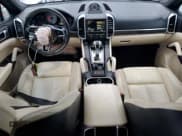 ✅ 2016 Porsche Cayenne S • VIN: WP1AB2A26GLA93253 • Lot: 86541785. Wystawiony na Copart z przebiegiem 81 368 mil. Bezpłatny archiwum sprzedaży aukcyjnych z USA i szczegółowy raport historii pojazdu na DreamBid. Zdjęcie 8.