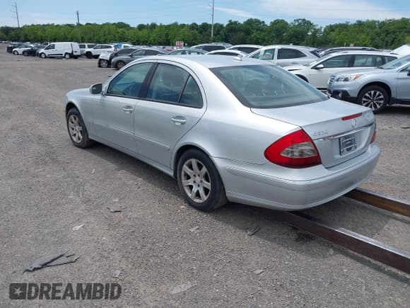 ✅ 2008 Mercedes-Benz E 320 • VIN: WDBUF22X08B324795 • Lot: 41773761. Wystawiony na IAAI z przebiegiem 249 975 mil. Bezpłatny archiwum sprzedaży aukcyjnych z USA i szczegółowy raport historii pojazdu na DreamBid. Zdjęcie 3.