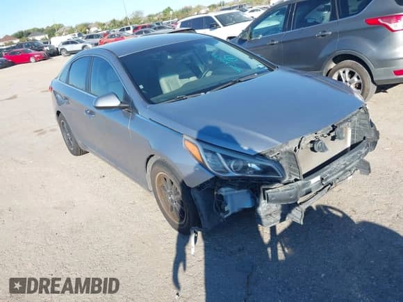 2015 Hyundai Sonata SE с VIN 5NPE24AF5FH000579, выставлен на аукционе IAAI как лот 43589433 с пробегом 94 732 миль миль и . История ставок и продаж доступна на DreamBid. Изображение 1.