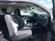 ✅ 2023 Toyota Tacoma SR • VIN: 3TYRX5GN4PT090136 • Lot: 43218664. Wystawiony na IAAI z przebiegiem 43 070 mil. Bezpłatny archiwum sprzedaży aukcyjnych z USA i szczegółowy raport historii pojazdu na DreamBid. Zdjęcie 5.