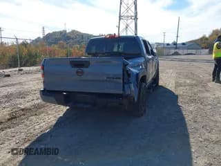 ✅ 2024 Nissan Frontier Pro-4X • VIN: 1N6ED1EK8RN614866 • Лот: 43504695. Опубликован ранее на IAAI с пробегом 30 412 миль. Бесплатный доступ к архиву аукционных продаж из США и подробный отчёт об истории автомобиля на DreamBid. Изображение 4.