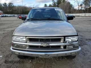 2001 Chevrolet Blazer LT z VIN 1GNDT13W512150486, wystawiony jako Copart lot #84220044 z przebiegiem 152 657 mil mil oraz Czysty tytuł • Clean title. Historia ofert i sprzedaży dostępna na DreamBid. Obrazek 5.