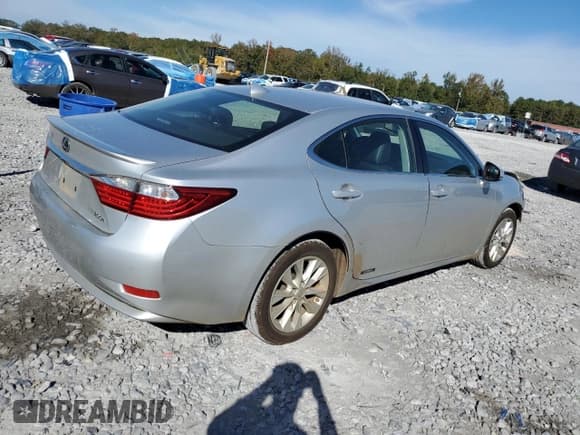 ✅ 2015 Lexus ES 300h • VIN: JTHBW1GG1F2098077 • Lot: 82495485. Wystawiony na Copart z przebiegiem 255 482 mil. Bezpłatny archiwum sprzedaży aukcyjnych z USA i szczegółowy raport historii pojazdu na DreamBid. Zdjęcie 3.