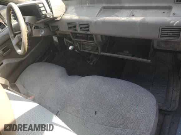 ✅ 1993 Isuzu Pickup S • VIN: 4S1CL11L5P4207790 • Lot: 69777215. Wystawiony na Copart z przebiegiem 185 380 mil. Bezpłatny archiwum sprzedaży aukcyjnych z USA i szczegółowy raport historii pojazdu na DreamBid. Zdjęcie 8.