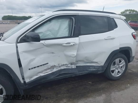 ✅ 2022 Jeep Compass Latitude • VIN: 3C4NJDBB6NT156577 • Lot: 42831815. Listed on IAAI with 86,000 mi. Free auction sales archive from the USA and detailed vehicle history report at DreamBid. Image 6.