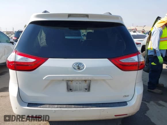 ✅ 2017 Toyota Sienna XLE Auto Access Seat • VIN: 5TDYZ3DC6HS797183 • Lot: 42907119. Listed on IAAI with 244,878 mi. Free auction sales archive from the USA and detailed vehicle history report at DreamBid. Image 17.