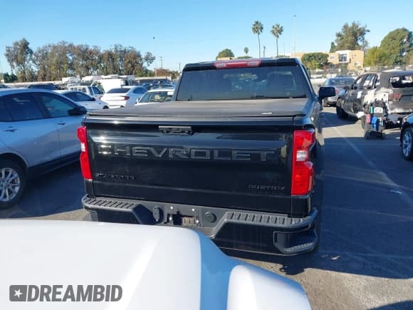 ✅ 2023 Chevrolet Silverado 1500 Custom • VIN: 3GCPABEK5PG262216 • Lot: 43852032. Wystawiony na IAAI z przebiegiem 34 397 mil. Bezpłatny archiwum sprzedaży aukcyjnych z USA i szczegółowy raport historii pojazdu na DreamBid. Zdjęcie 16.