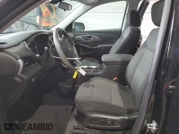 ✅ 2020 Chevrolet Traverse LT Cloth • VIN: 1GNEVGKW3LJ208221 • Lot: 70252285. Wystawiony na Copart z przebiegiem 17 288 mil. Bezpłatny archiwum sprzedaży aukcyjnych z USA i szczegółowy raport historii pojazdu na DreamBid. Zdjęcie 7.