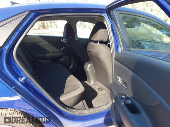 ✅ 2023 Hyundai Elantra SEL • VIN: 5NPLS4AG3PH086475 • Lot: 41807966. Listed on IAAI with 43,388 mi. Free auction sales archive from the USA and detailed vehicle history report at DreamBid. Image 8.