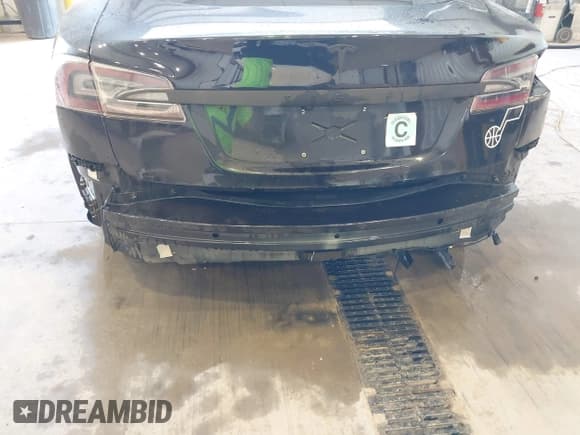 ✅ 2015 Tesla Model S 85D • VIN: 5YJSA1S26FF090484 • Лот: 43100086. Опубликован ранее на IAAI с пробегом 114 366 миль. Бесплатный доступ к архиву аукционных продаж из США и подробный отчёт об истории автомобиля на DreamBid. Изображение 6.
