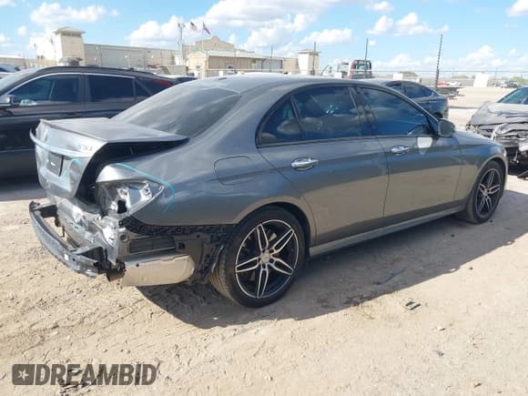 ✅ 2019 Mercedes-Benz E 53 AMG • VIN: WDDZF6BB4KA566138 • Lot: 43276864. Listed on IAAI with 17,259 mi. Free auction sales archive from the USA and detailed vehicle history report at DreamBid. Image 4.