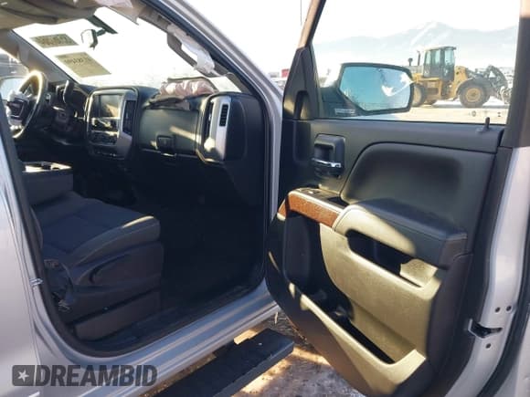 ✅ 2018 GMC Sierra 1500 SLE • VIN: 1GTV2MEC7JZ126492 • Lot: 41383490. Wystawiony na IAAI z przebiegiem 82 285 mil. Bezpłatny archiwum sprzedaży aukcyjnych z USA i szczegółowy raport historii pojazdu na DreamBid. Zdjęcie 5.