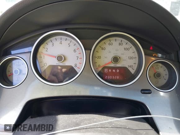 ✅ 2010 Volkswagen Routan S • VIN: 2V4RW4D18AR407108 • Лот: 41776057. Опубликован ранее на IAAI с пробегом 230 328 миль. Бесплатный доступ к архиву аукционных продаж из США и подробный отчёт об истории автомобиля на DreamBid. Изображение 7.