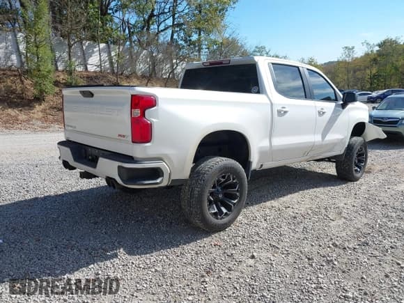 ✅ 2019 Chevrolet Silverado 1500 RST • VIN: 3GCUYEED6KG155945 • Lot: 43473839. Wystawiony na IAAI z przebiegiem 83 602 mil. Bezpłatny archiwum sprzedaży aukcyjnych z USA i szczegółowy raport historii pojazdu na DreamBid. Zdjęcie 4.