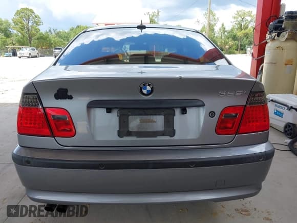 ✅ 2004 BMW 3 Series 325i • VIN: WBAET374X4NJ46094 • Lot: 42827781. Listed on IAAI with 127,783 mi. Free auction sales archive from the USA and detailed vehicle history report at DreamBid. Image 17.