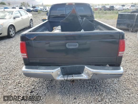 ✅ 1999 Dodge Dakota SLT • VIN: 1B7GL22X5XS298216 • Lot: 63887324. Wystawiony na Copart z przebiegiem Nie podano. Bezpłatny archiwum sprzedaży aukcyjnych z USA i szczegółowy raport historii pojazdu na DreamBid. Zdjęcie 6.