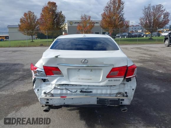 ✅ 2011 Lexus ES 330 • VIN: JTHBK1EG4B2421059 • Lot: 43687250. Listed on IAAI with 103,905 mi. Free auction sales archive from the USA and detailed vehicle history report at DreamBid. Image 17.