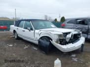 ✅ 1994 Lincoln Town Car Executive • VIN: 1LNLM81WXRY695472 • Lot: 42017751. Wystawiony na IAAI z przebiegiem 118 072 mil. Bezpłatny archiwum sprzedaży aukcyjnych z USA i szczegółowy raport historii pojazdu na DreamBid. Zdjęcie 6.