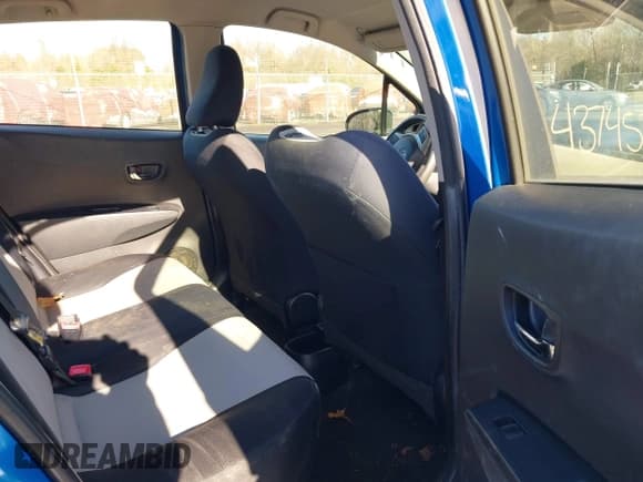 ✅ 2013 Toyota Yaris LE • VIN: JTDKTUD32DD563433 • Lot: 43745320. Wystawiony na IAAI z przebiegiem 165 136 mil. Bezpłatny archiwum sprzedaży aukcyjnych z USA i szczegółowy raport historii pojazdu na DreamBid. Zdjęcie 8.