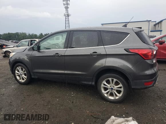✅ 2019 Ford Escape SE • VIN: 1FMCU9GDXKUA48739 • Lot: 67376565. Wystawiony na Copart z przebiegiem 58 059 mil. Bezpłatny archiwum sprzedaży aukcyjnych z USA i szczegółowy raport historii pojazdu na DreamBid. Zdjęcie 2.