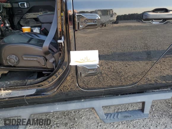 ✅ 2022 Jeep Gladiator Rubicon • VIN: 1C6JJTBG6NL106690 • Lot: 74349764. Wystawiony na Copart z przebiegiem 20 583 mil. Bezpłatny archiwum sprzedaży aukcyjnych z USA i szczegółowy raport historii pojazdu na DreamBid. Zdjęcie 13.