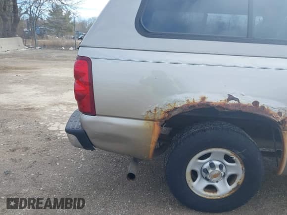 ✅ 2003 Chevrolet Silverado 1500 Work Truck • VIN: 1GCEC14X73Z171757 • Лот: 41814219. Опубликован ранее на IAAI с пробегом 123 206 миль. Бесплатный доступ к архиву аукционных продаж из США и подробный отчёт об истории автомобиля на DreamBid. Изображение 17.