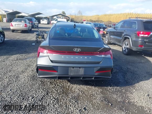 ✅ 2025 Hyundai Elantra SEL Convenience • VIN: KMHLS4DG6SU873023 • Lot: 43646971. Listed on IAAI with 23,169 mi. Free auction sales archive from the USA and detailed vehicle history report at DreamBid. Image 17.
