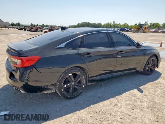 ✅ 2018 Honda Accord Sport • VIN: 1HGCV1F32JA068898 • Lot: 71522165. Wystawiony na Copart z przebiegiem 116 047 mil. Bezpłatny archiwum sprzedaży aukcyjnych z USA i szczegółowy raport historii pojazdu na DreamBid. Zdjęcie 3.