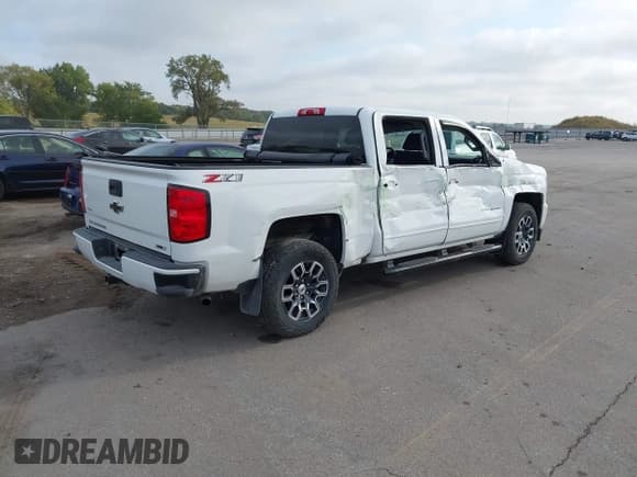 ✅ 2018 Chevrolet Silverado 1500 LT • VIN: 3GCUKREC8JG443934 • Lot: 43266162. Listed on IAAI with 79,404 mi. Free auction sales archive from the USA and detailed vehicle history report at DreamBid. Image 4.
