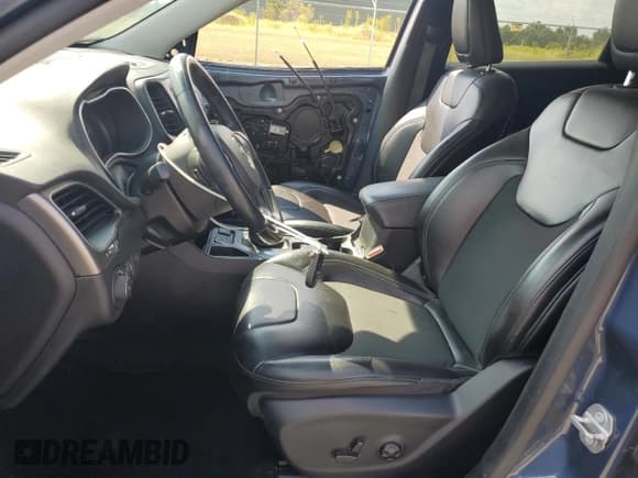 ✅ 2020 Jeep Cherokee Altitude • VIN: 1C4PJLLB7LD610730 • Lot: 81234305. Listed on Copart with 98,581 mi. Free auction sales archive from the USA and detailed vehicle history report at DreamBid. Image 7.