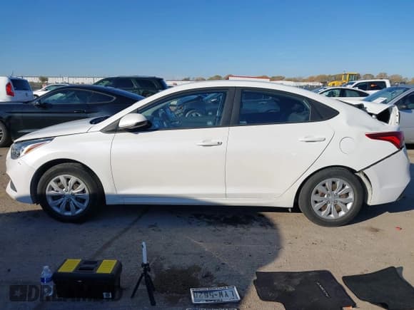 ✅ 2019 Hyundai Accent SE • VIN: 3KPC24A31KE067093 • Лот: 41037149. Опубликован ранее на IAAI с пробегом 26 915 миль. Бесплатный доступ к архиву аукционных продаж из США и подробный отчёт об истории автомобиля на DreamBid. Изображение 14.