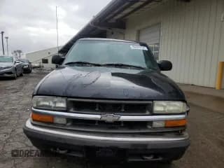 ✅ 2001 Chevrolet Blazer LS • VIN: 1GNDT13W312214377 • Lot: 86285754. Wystawiony na Copart z przebiegiem 251 571 mil. Bezpłatny archiwum sprzedaży aukcyjnych z USA i szczegółowy raport historii pojazdu na DreamBid. Zdjęcie 5.