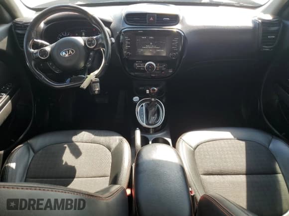 ✅ 2019 Kia Soul + • VIN: KNDJX3AA5K7646623 • Лот: 81126395. Опубликован ранее на Copart с пробегом 87 491 миль. Бесплатный доступ к архиву аукционных продаж из США и подробный отчёт об истории автомобиля на DreamBid. Изображение 8.