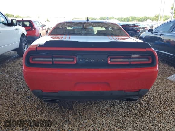 ✅ 2015 Dodge Challenger R/T • VIN: 2C3CDZAT0FH884917 • Lot: 61373644. Wystawiony na Copart z przebiegiem 333 333 mil. Bezpłatny archiwum sprzedaży aukcyjnych z USA i szczegółowy raport historii pojazdu na DreamBid. Zdjęcie 6.