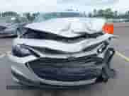 2019 Chevrolet Malibu RS z VIN 1G1ZG5ST4KF208012, wystawiony jako IAAI lot #42626440 z przebiegiem 157 894 mil mil oraz . Historia ofert i sprzedaży dostępna na DreamBid. Obrazek 6.