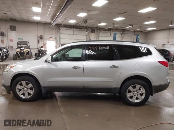 ✅ 2011 Chevrolet Traverse 1LT • VIN: 1GNKVGED8BJ171212 • Lot: 43311339. Wystawiony na IAAI z przebiegiem 174 479 mil. Bezpłatny archiwum sprzedaży aukcyjnych z USA i szczegółowy raport historii pojazdu na DreamBid. Zdjęcie 14.