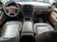 ✅ 2004 Ford Explorer Eddie Bauer • VIN: 1FMDU74W94UA74461 • Lot: 81628384. Wystawiony na Copart z przebiegiem 253 025 mil. Bezpłatny archiwum sprzedaży aukcyjnych z USA i szczegółowy raport historii pojazdu na DreamBid. Zdjęcie 8.