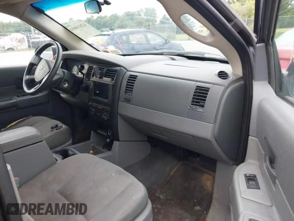 ✅ 2005 Dodge Durango SXT • VIN: 1D4HB38N05F503212 • Лот: 42614051. Опубликован ранее на IAAI с пробегом 192 155 миль. Бесплатный доступ к архиву аукционных продаж из США и подробный отчёт об истории автомобиля на DreamBid. Изображение 5.